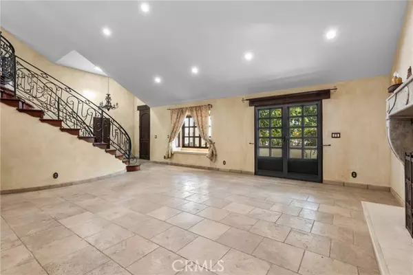 Chatsworth, CA 91311,19613 Hiawatha