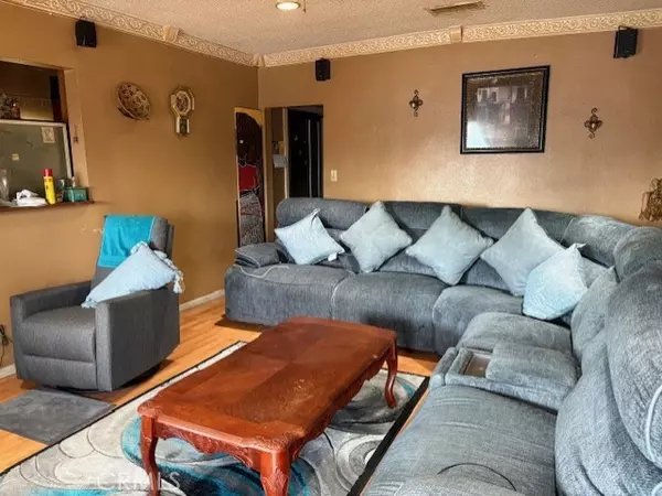 Long Beach, CA 90810,3661 Seabright