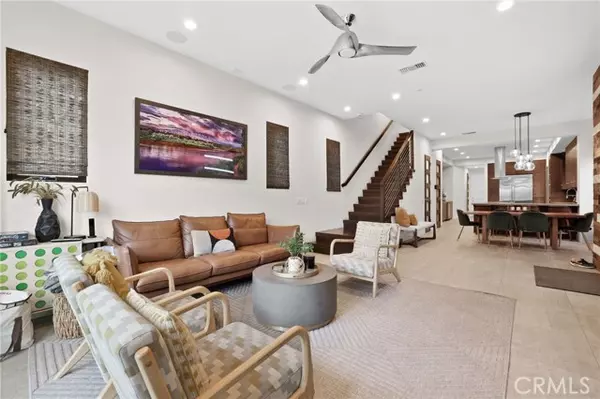 Huntington Beach, CA 92648,402 10th ST