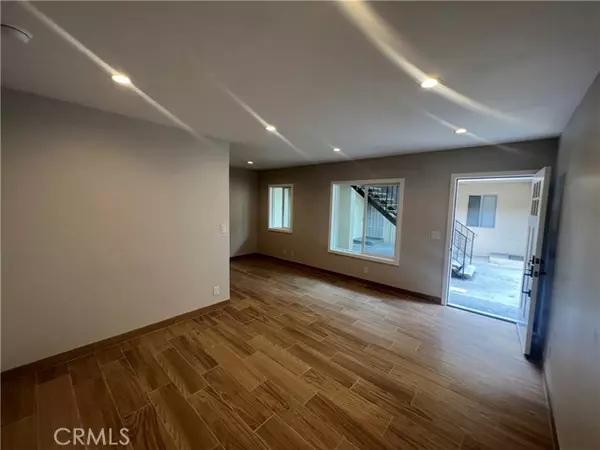 Van Nuys, CA 91405,13425 Vanowen 1