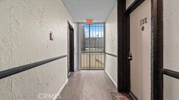 Los Angeles, CA 90020,320 S Ardmore