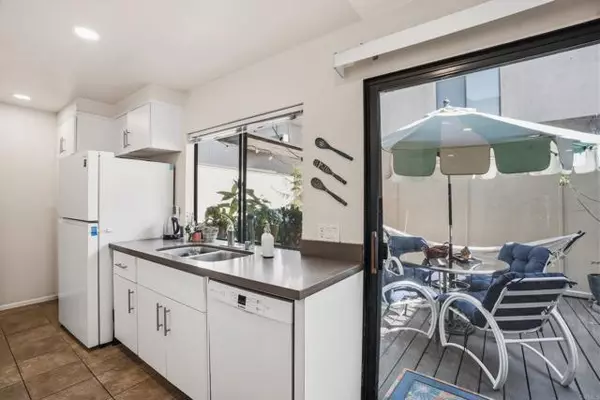 La Jolla, CA 92037,8435 Via Mallorca 92