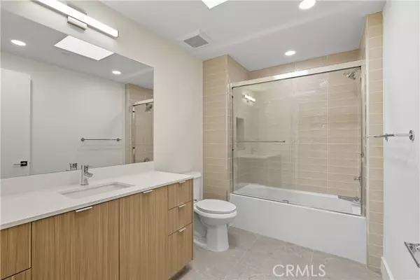 Studio City, CA 91604,12078 Guerin ST 201