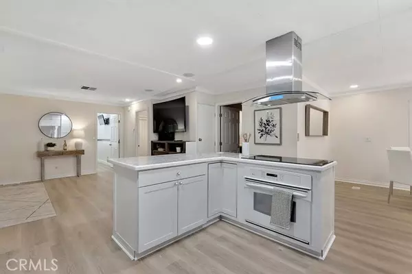 Chatsworth, CA 91311,21001 Plummer 82