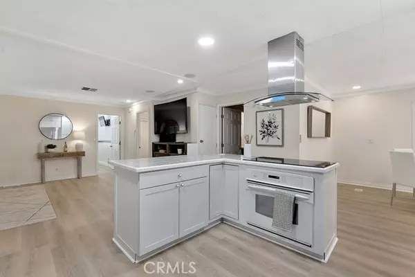 Chatsworth, CA 91311,21001 Plummer 82