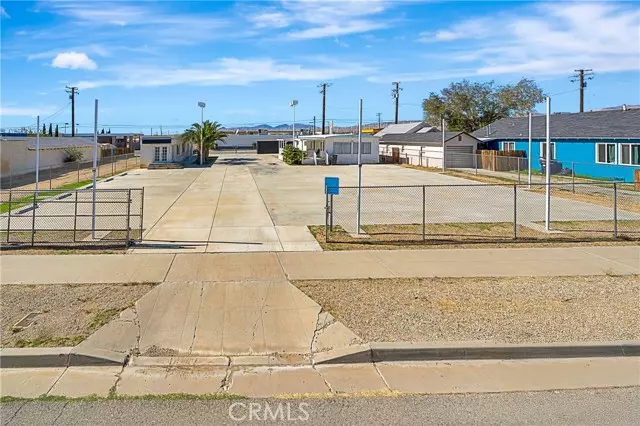 16043 K, Mojave, CA 93501