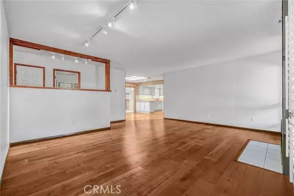 Huntington Beach, CA 92647,16502 Loire