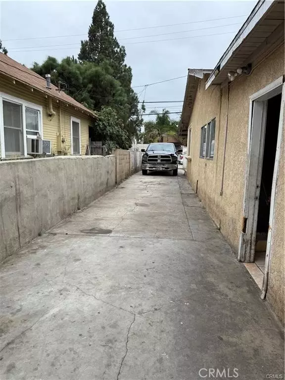 Santa Ana, CA 92703,1722 W Pine