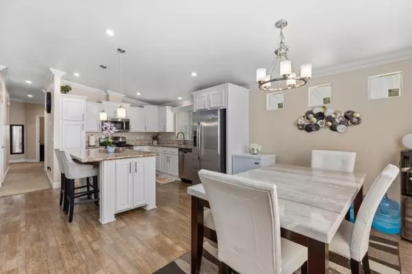 Escondido, CA 92027,2700 E Valley PKWY 64