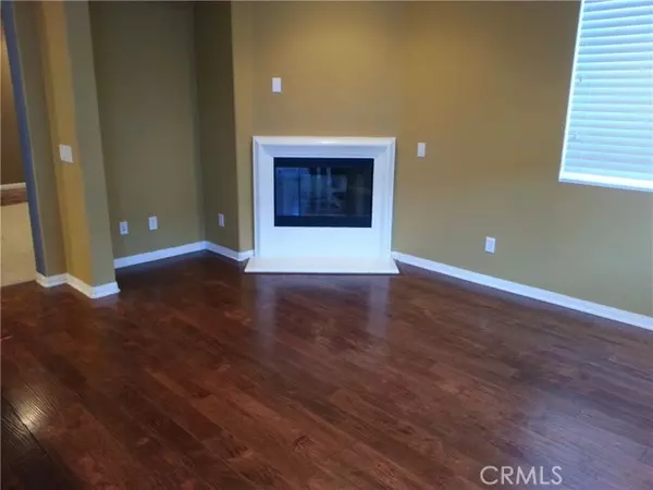 Saugus, CA 91350,19353 Opal