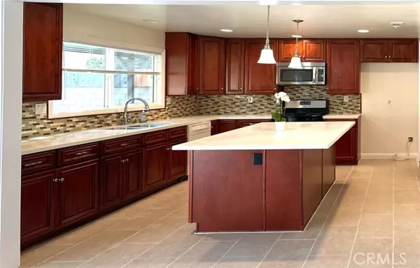 Reseda, CA 91335,7208 Enfield