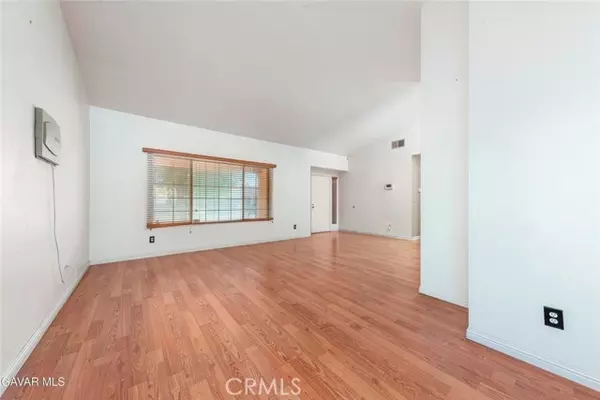 Palmdale, CA 93552,5059 Saint Laurent