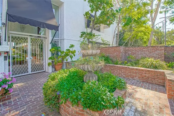 Encino, CA 91316,4950 Louise AVE 105