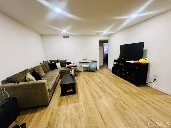 Fontana, CA 92335,8939 Mango I