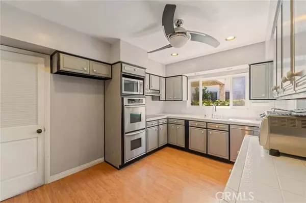 Beverly Hills, CA 90211,233 S Swall DR