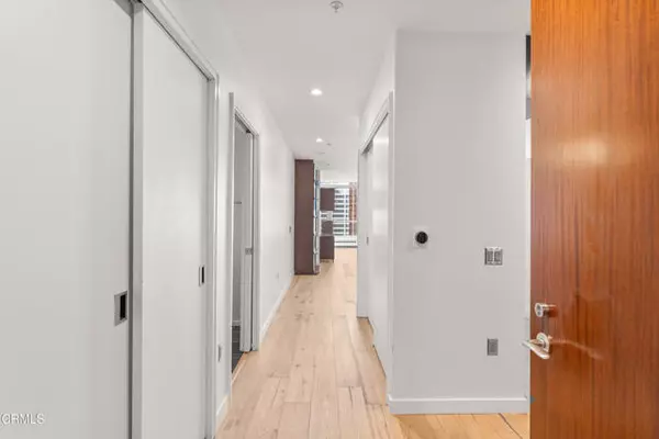 Los Angeles, CA 90015,1155 S Grand AVE 2106