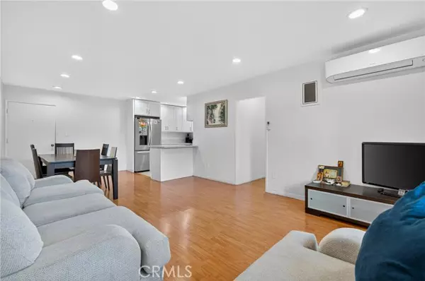 North Hollywood, CA 91605,7826 Laurel Canyon BLD 17