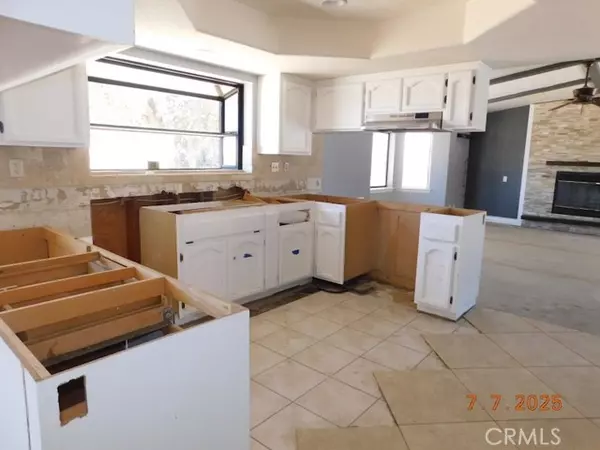 Apple Valley, CA 92308,10883 Milpas