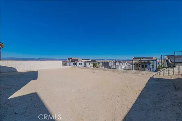 Valencia, CA 91381,27562 Juniper LN