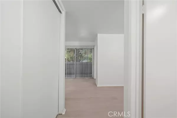 Sherman Oaks, CA 91423,4424 Woodman AVE 101