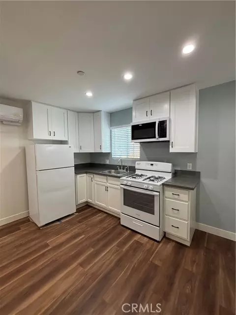 7331 1/2 Kraft, North Hollywood, CA 91605