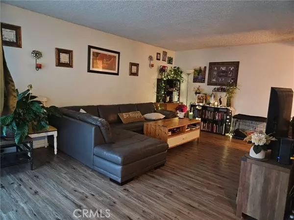 Tarzana, CA 91356,18307 Burbank BLD 41