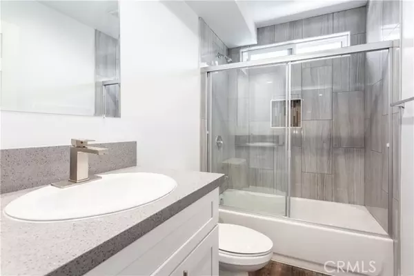 Los Angeles, CA 90006,1429 S New Hampshire AVE