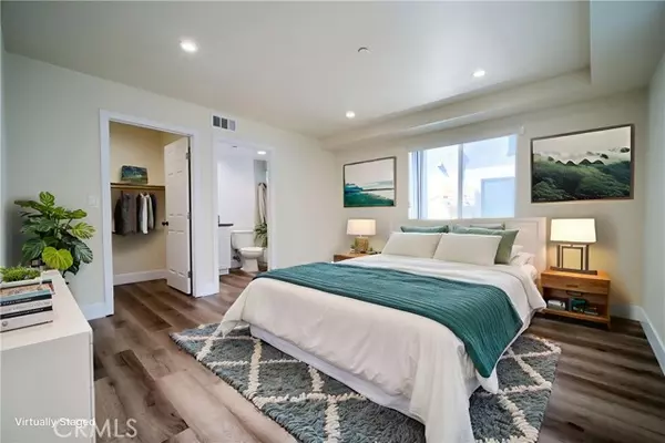 Los Angeles, CA 90006,1429 S New Hampshire AVE