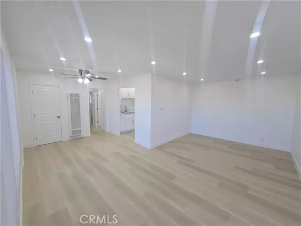 Huntington Beach, CA 92648,219 15th 12