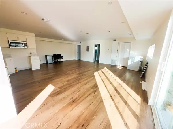 6628 Camellia AVE 6630 1/2, North Hollywood, CA 91606