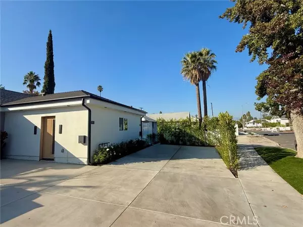 North Hollywood, CA 91605,7669 1/2 Beeman AVE