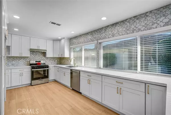 Irvine, CA 92612,8 Dogwood