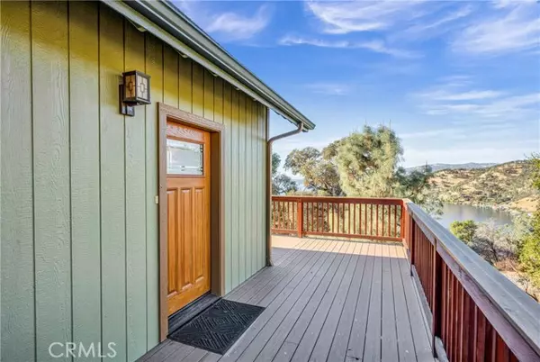 Clearlake, CA 95422,3011 Oak Crest DR