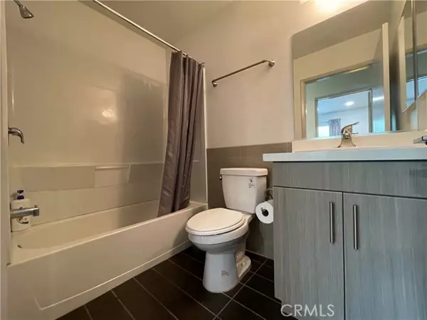 Alhambra, CA 91801,422 N 3rd ST B