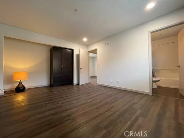 Alhambra, CA 91801,422 N 3rd ST B