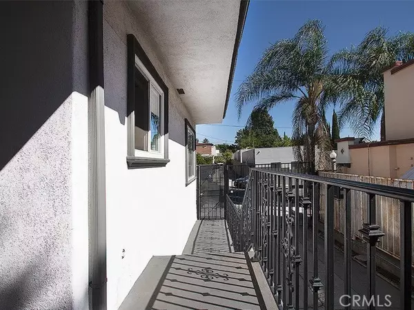 Los Angeles, CA 90068,2027 Vista Del Mar 4