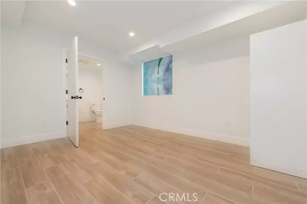 Los Angeles, CA 90038,5652 La Mirada AVE