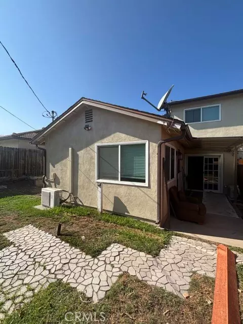 2447 Grove AVE, Corona, CA 92882