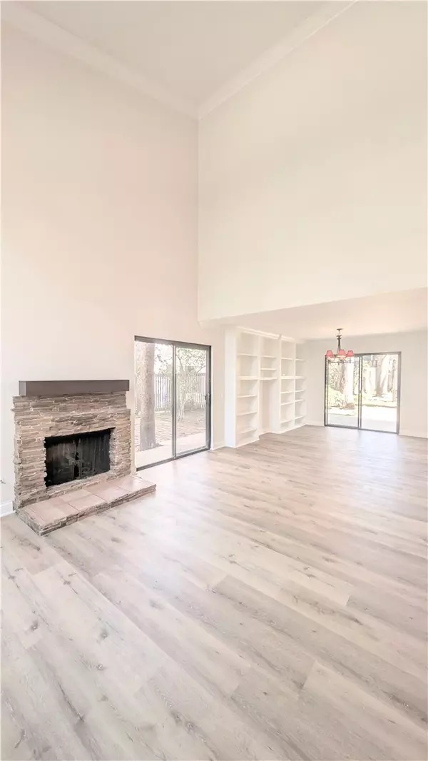 Lake Forest, CA 92630,22052 Trailway LN