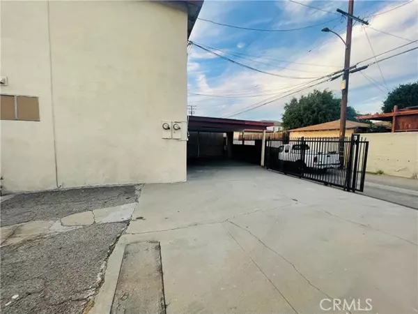 East Los Angeles, CA 90022,5609 E Beverly BLD
