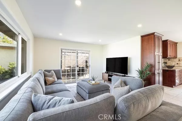 2206 Stinson ST, Simi Valley, CA 93065