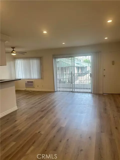 Sherman Oaks, CA 91423,4533 Colbath Avenue 20