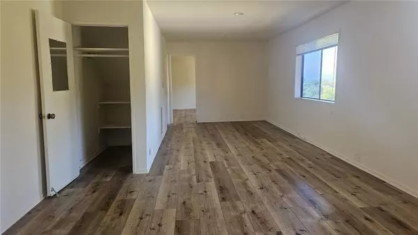 Calabasas, CA 91302,3548 Gladiola A