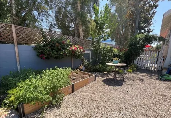 Santa Ana, CA 92706,323 W 18th St