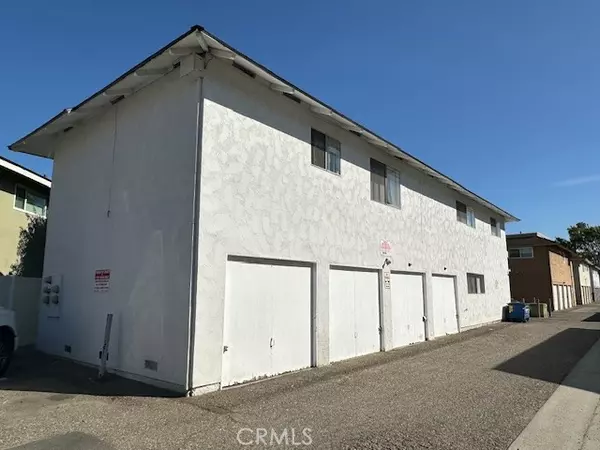 Huntington Beach, CA 92647,17061 Grove CIR A