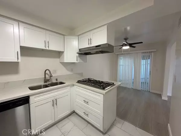 Huntington Beach, CA 92647,17061 Grove CIR A