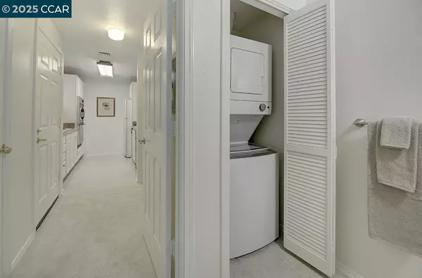 Walnut Creek, CA 94595,1840 Tice Creek Dr 2110