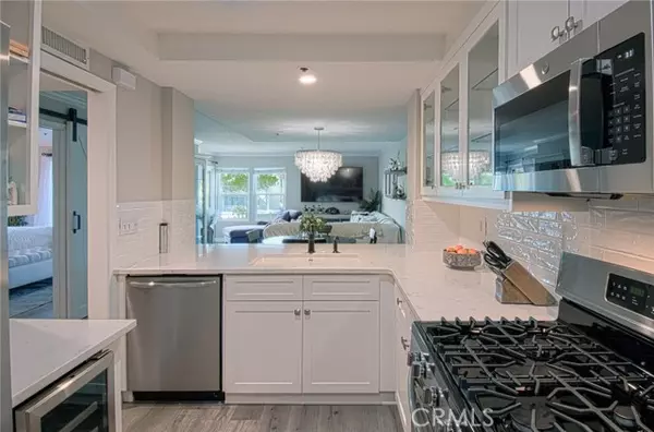 Newport Beach, CA 92663,220 Nice LN 215