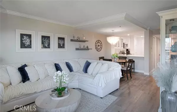 Newport Beach, CA 92663,220 Nice LN 215