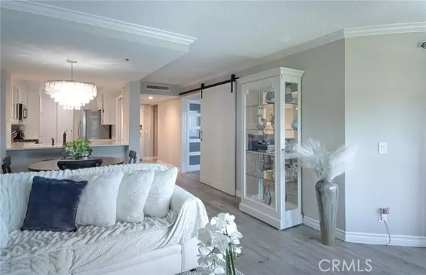 Newport Beach, CA 92663,220 Nice LN 215